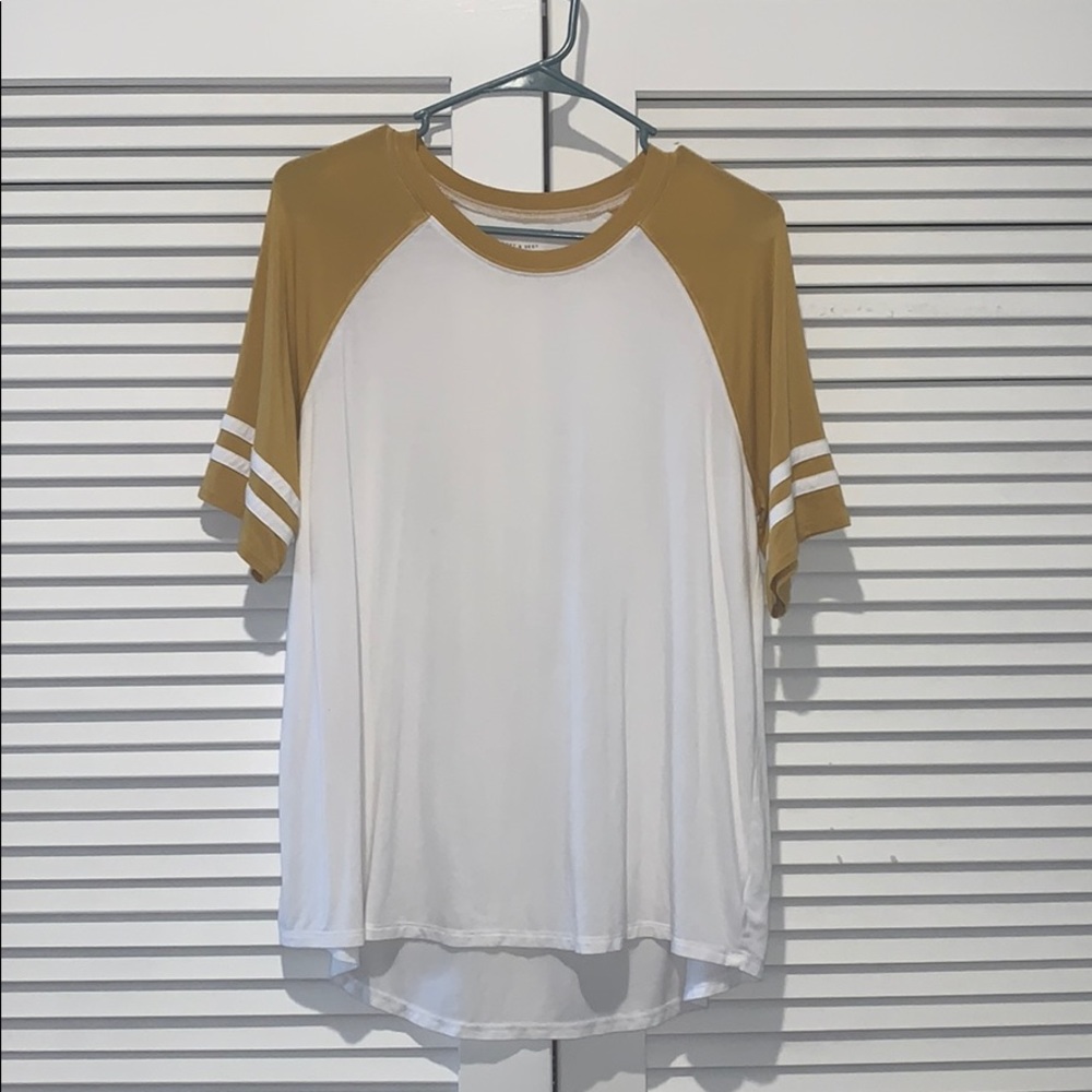 Soft and sexy American Eagle t-shirt